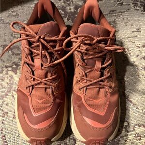 Hoka Anacapa low GORE TEXA Cherry Mahogany  Hot Sauce 91/2